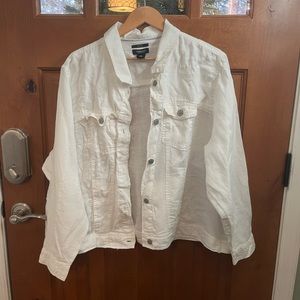 NWOT. Linen jacket in a jean jacket style.